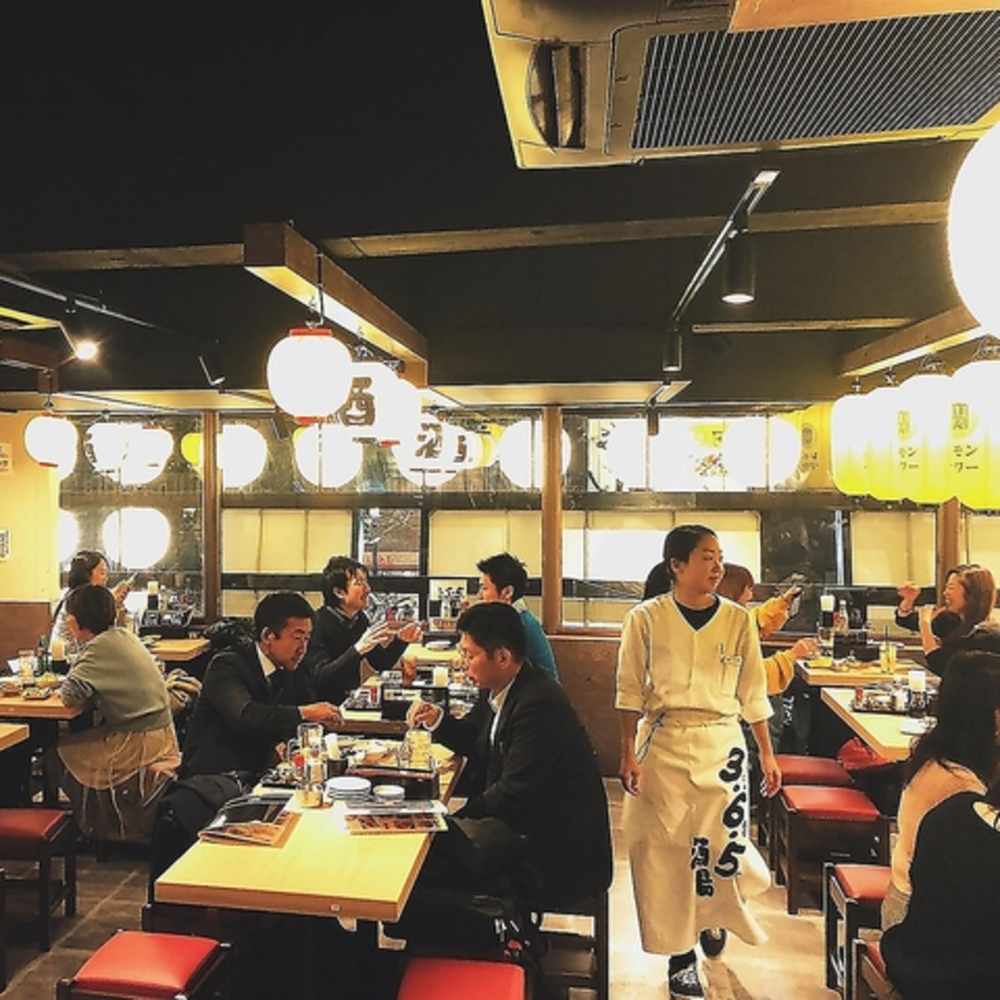 格安ビールと鉄鍋餃子 3・6・5酒場 新宿三丁目店の代表写真2