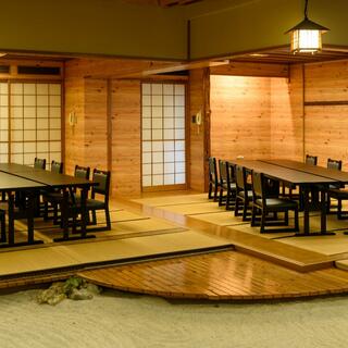 琉球料理と琉球舞踊 四つ竹 久米店の写真17