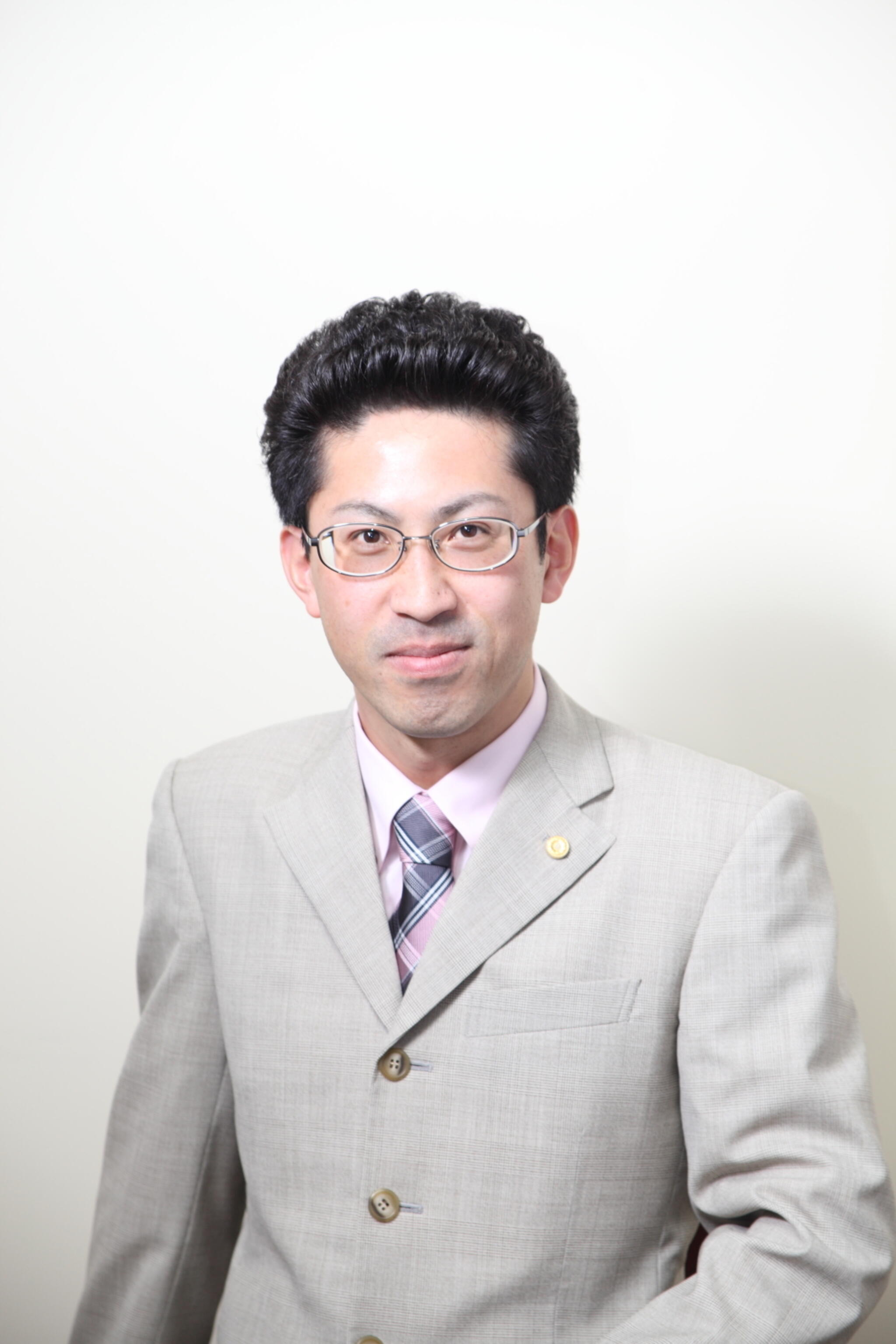 行政書士冨田賢事務所の代表写真1