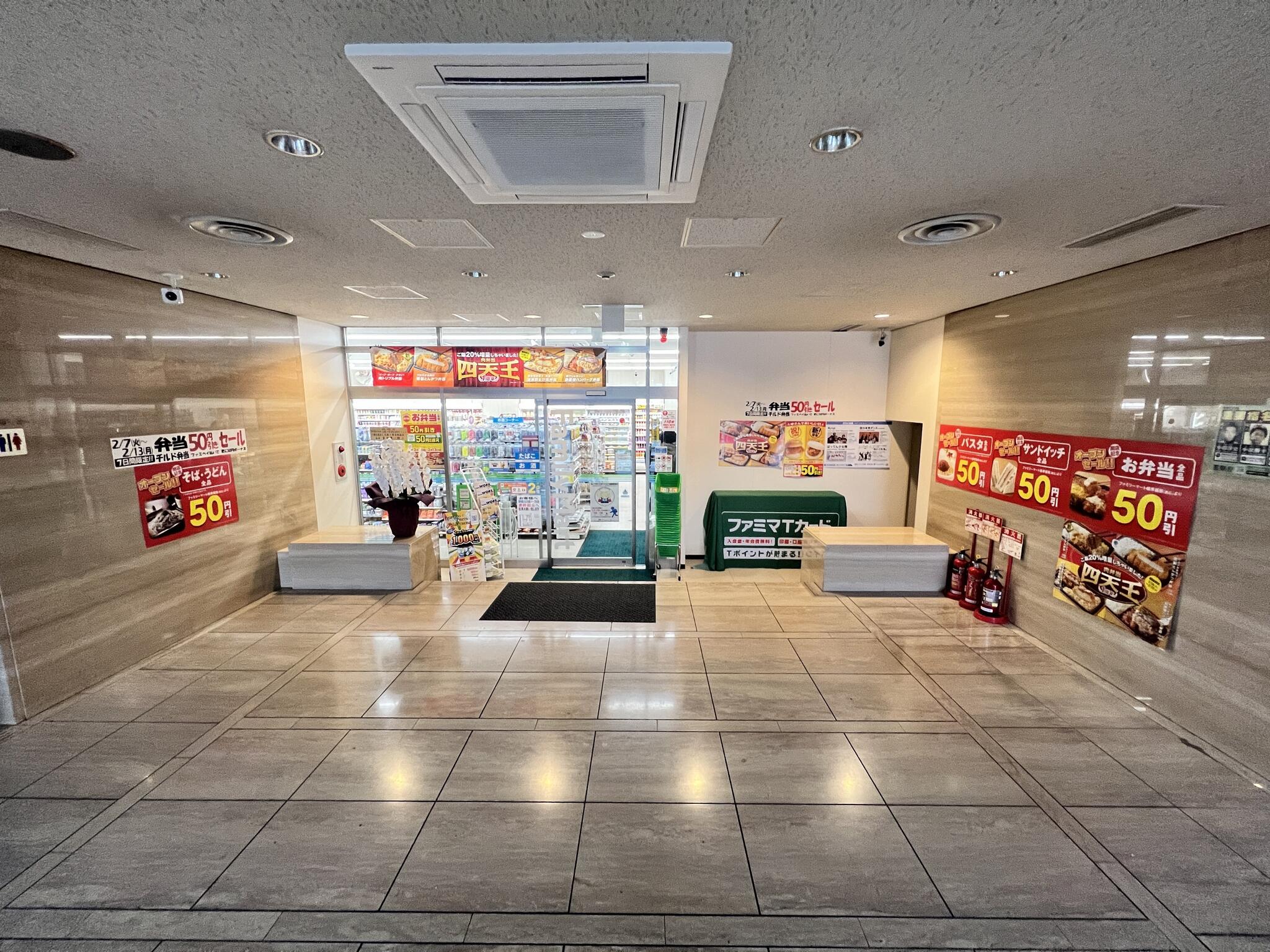 ファミリーマート 大阪工業団地会館店の代表写真1