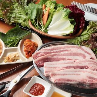 韓国料理とサムギョプサル 豚まるの写真1