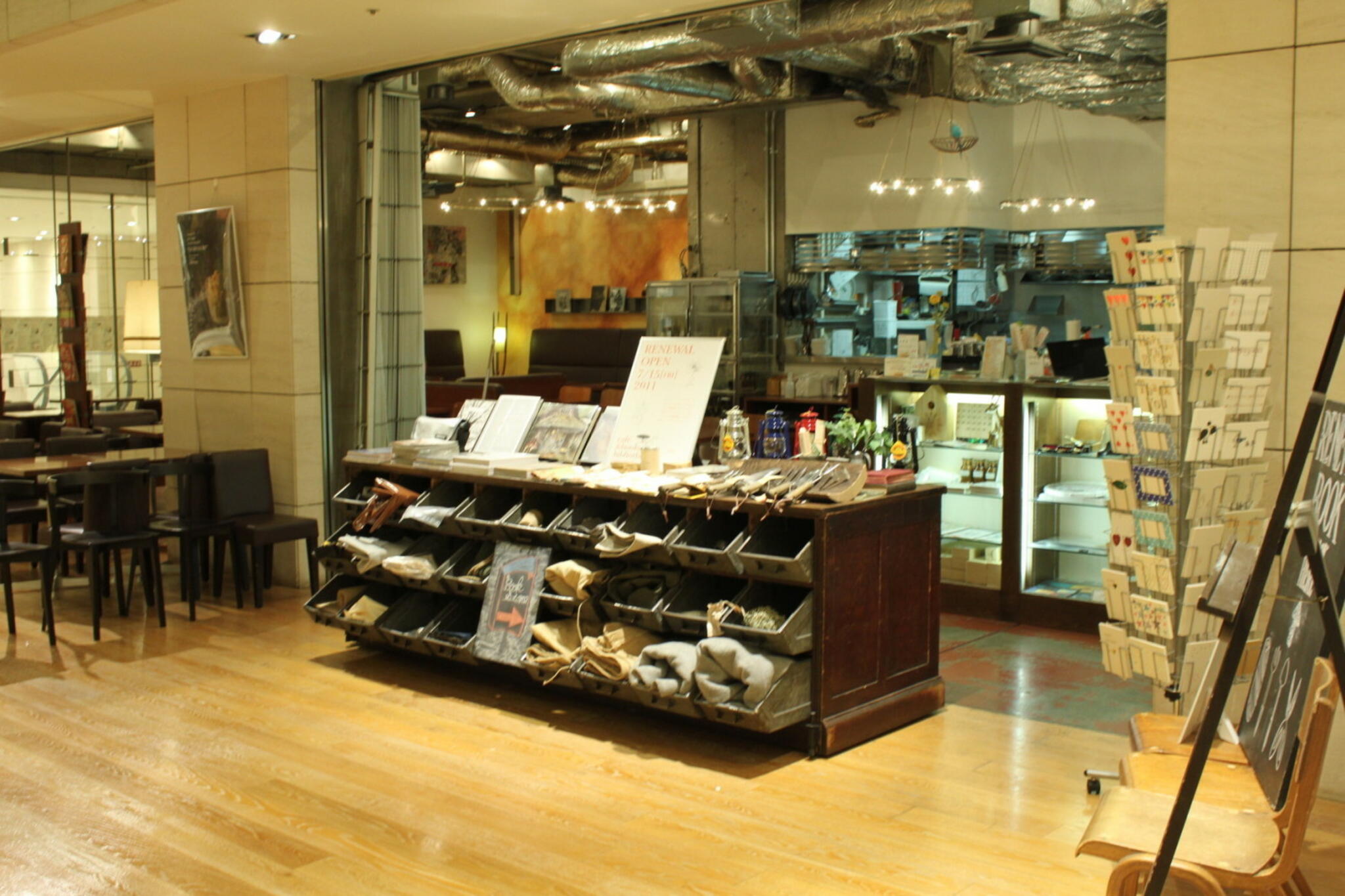 cafe ＆ books biblioteque 大阪 梅田店の代表写真7