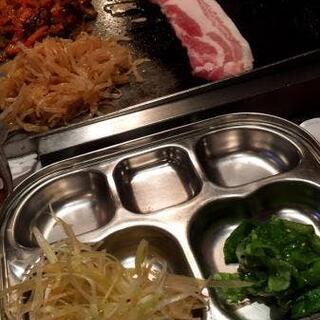 チーズとお肉の韓国料理 ベジテジや 栄店の写真2