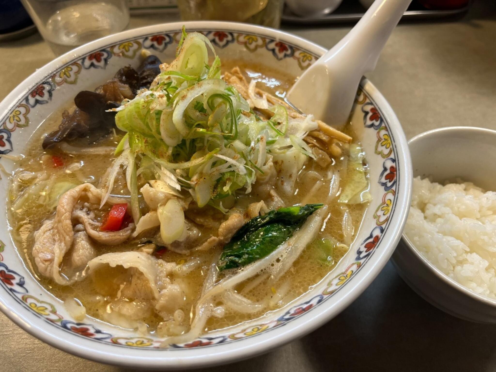 ラーメン・餃子 ハナウタ - 札幌市白石区栄通/ラーメン店 | Yahoo!マップ