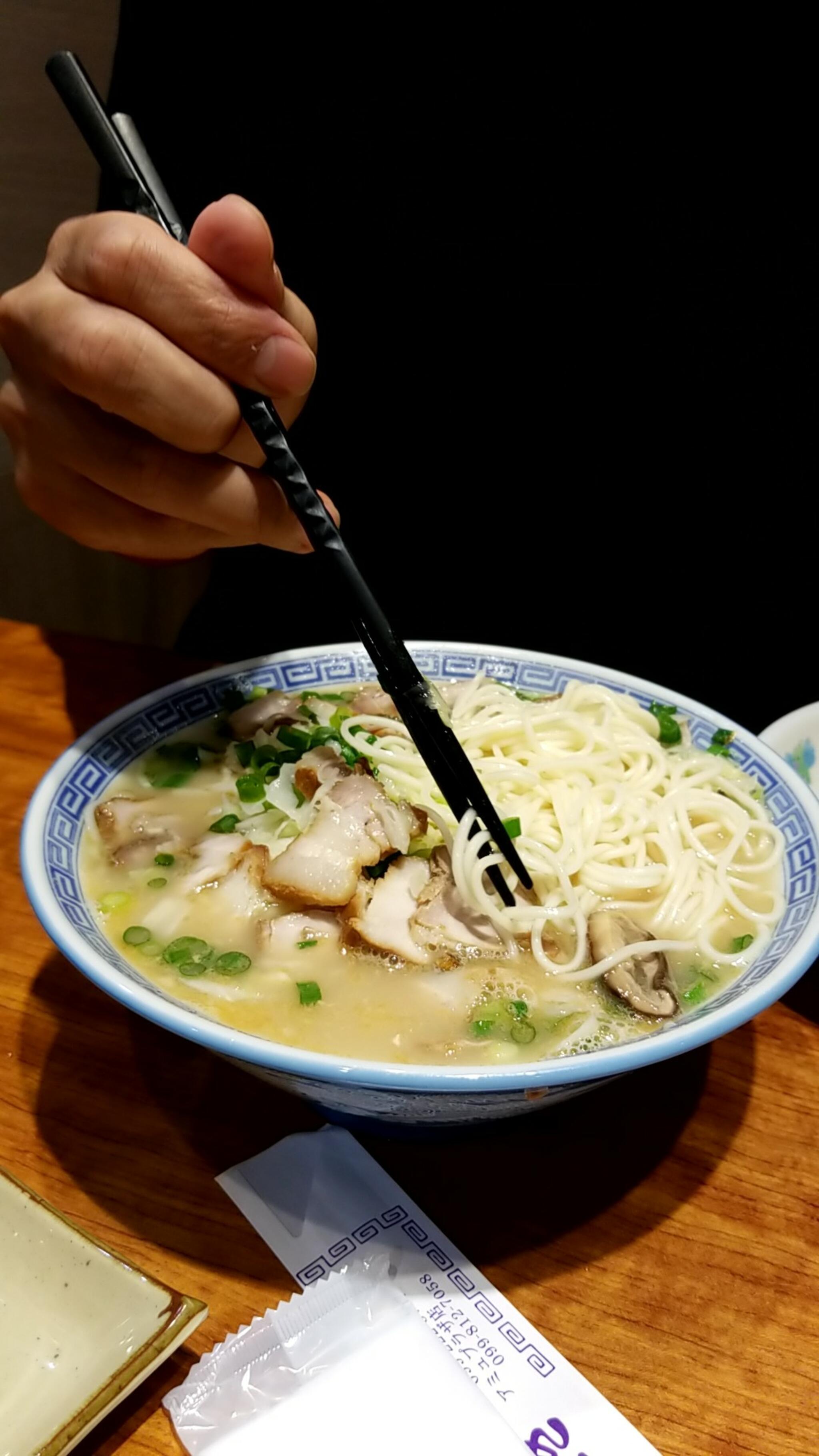 ラーメン専門 こむらさき アミュプラザ鹿児島店の代表写真1