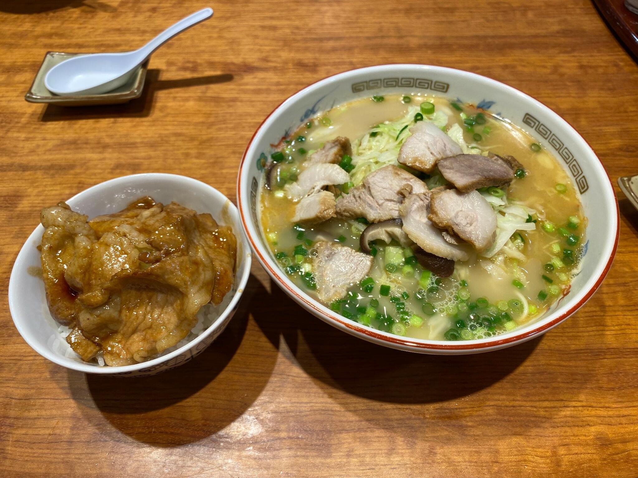 ラーメン専門 こむらさき アミュプラザ鹿児島店の代表写真7