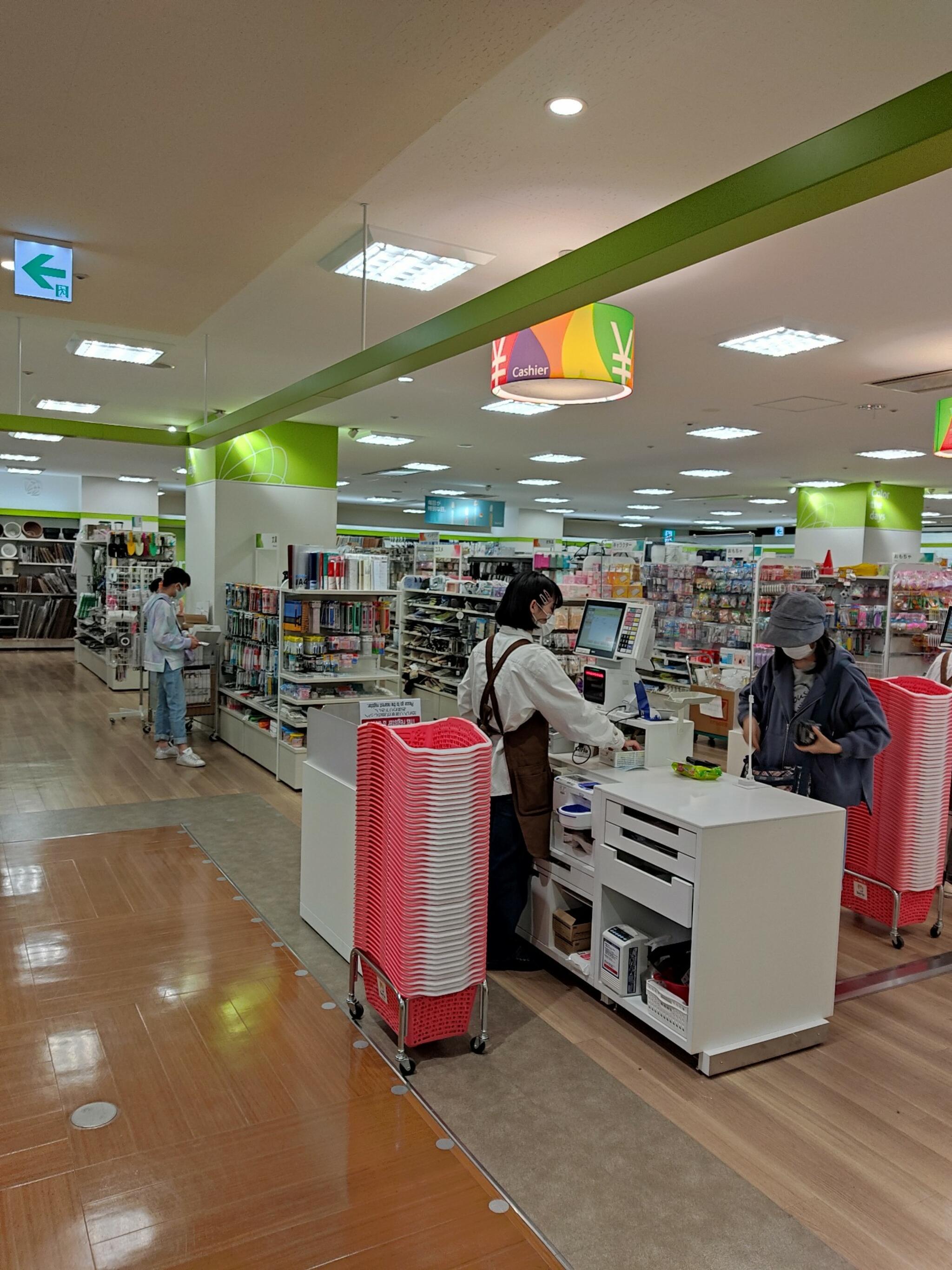 セリア OdakyuOX狛江店の代表写真7