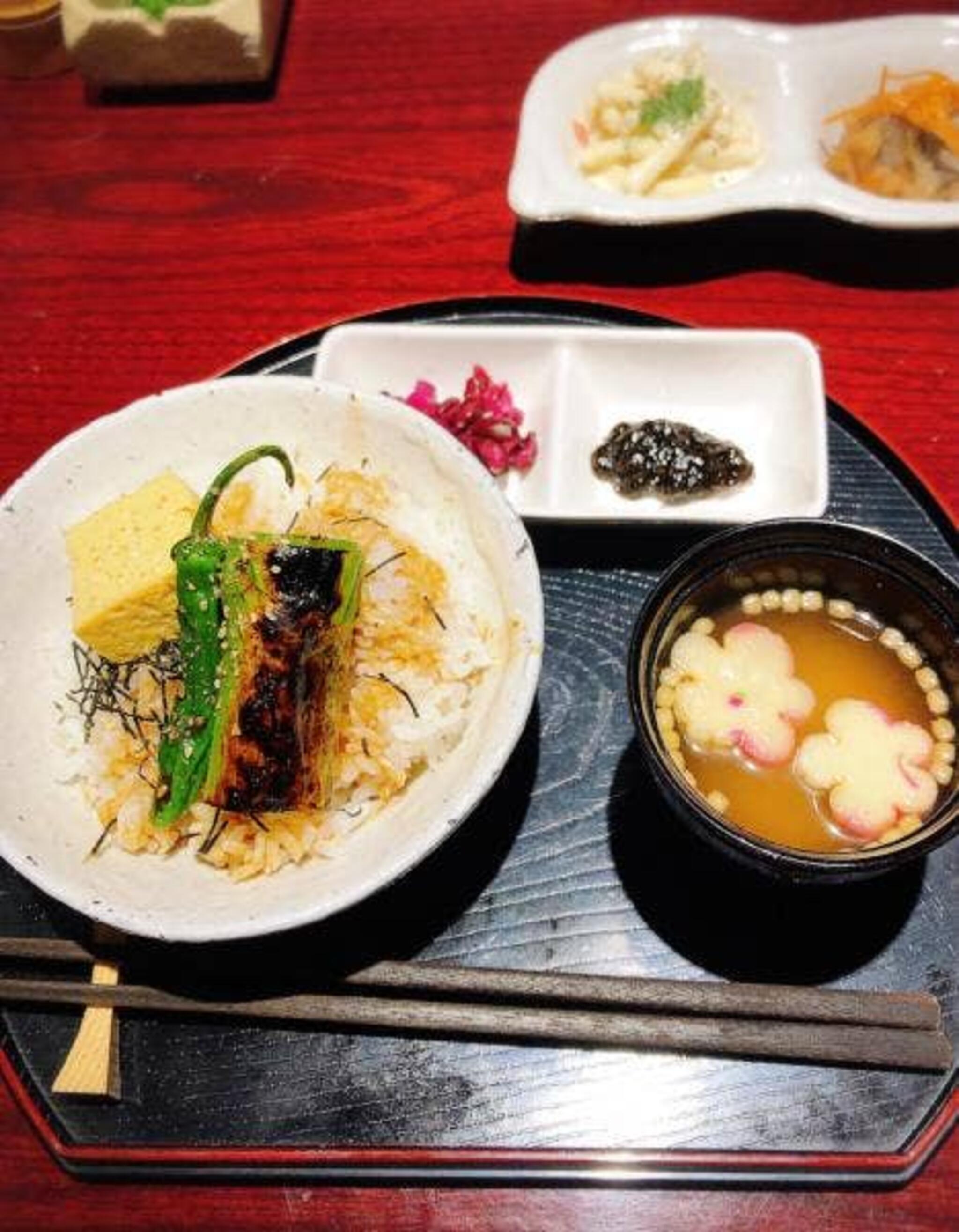 寛ぎ個室 旬菜和食と日本酒 炬屋EISHIN(えいしん)の代表写真1