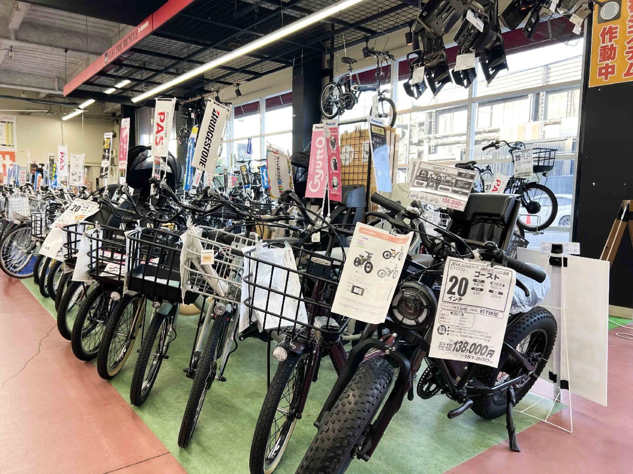 ジョイフル本田 サイクルハウス 自転車3台入ります。