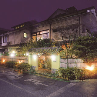 琉球料理と琉球舞踊 四つ竹 久米店の写真6