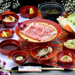 琉球料理と琉球舞踊 四つ竹 久米店の写真8