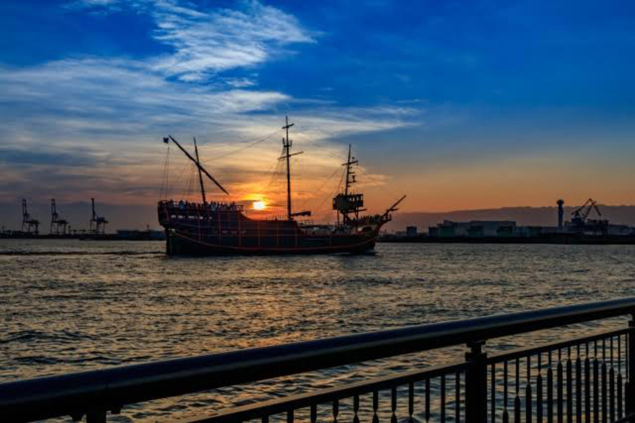 大阪港帆船型観光船サンタマリアの代表写真5