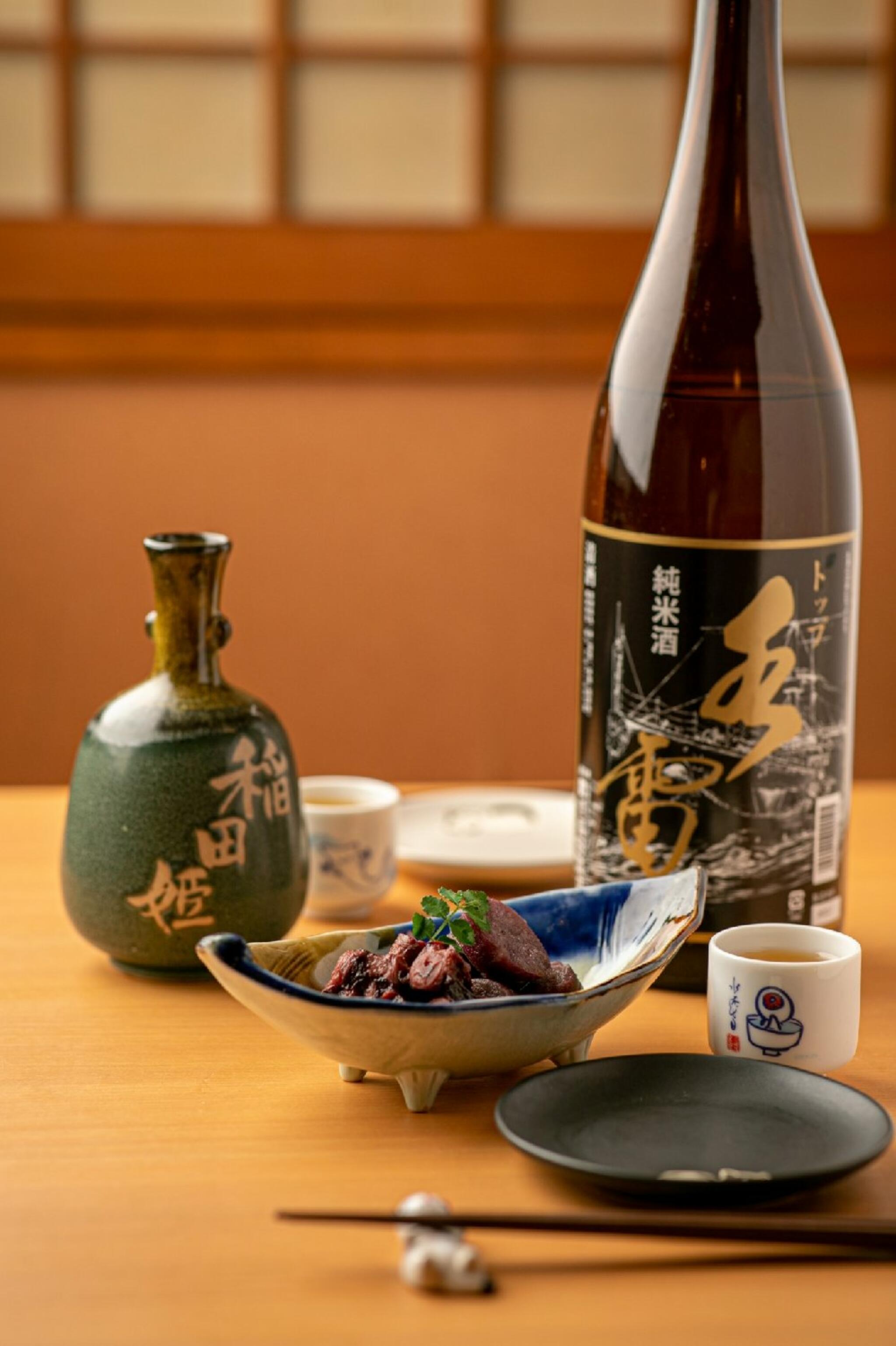 日本酒と肴と卵 猫と卵の代表写真2