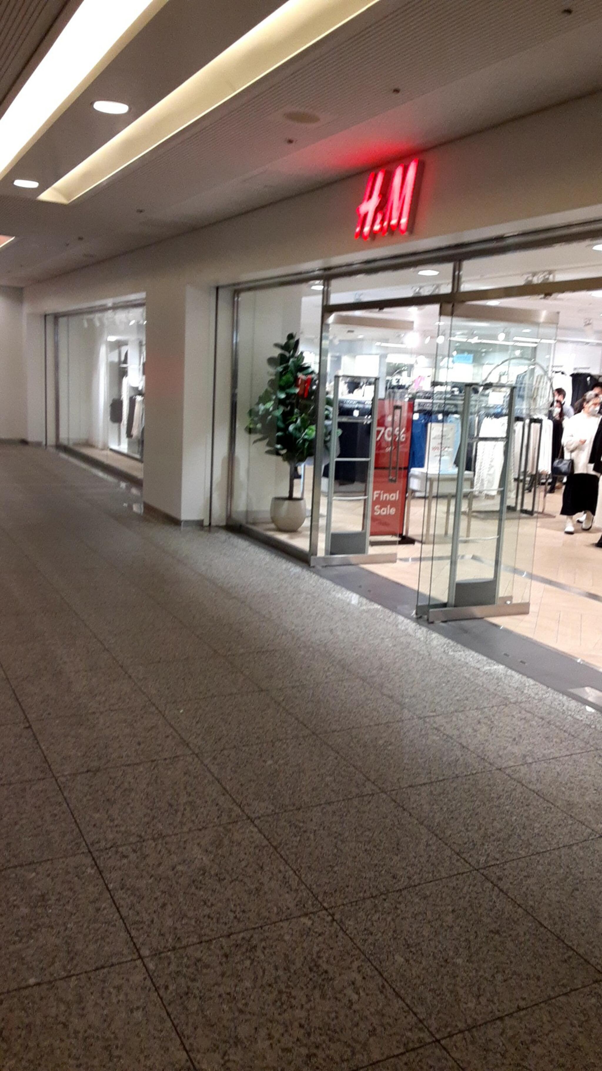 H&M ランドマークプラザ横浜店の代表写真7