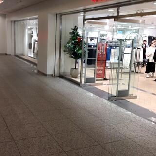 H&M ランドマークプラザ横浜店の写真7