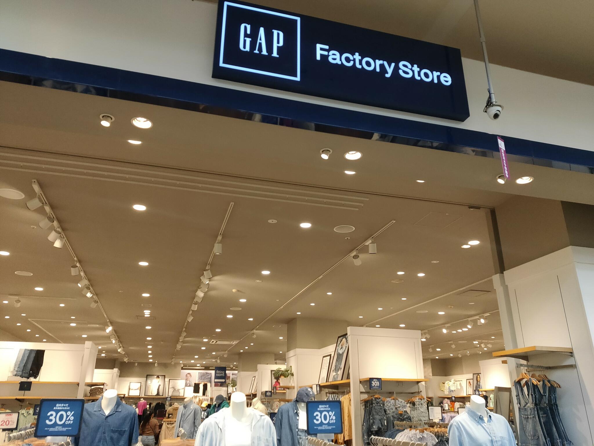 GAP Factory Store イオン南風原店の代表写真3