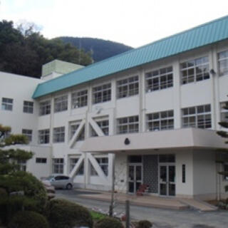 東温市立西谷小学校