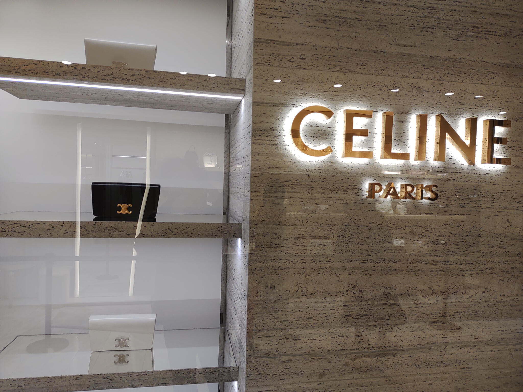 クチコミ : CELINE 新宿伊勢丹 - 新宿区新宿/ハイブランド | Yahoo!マップ