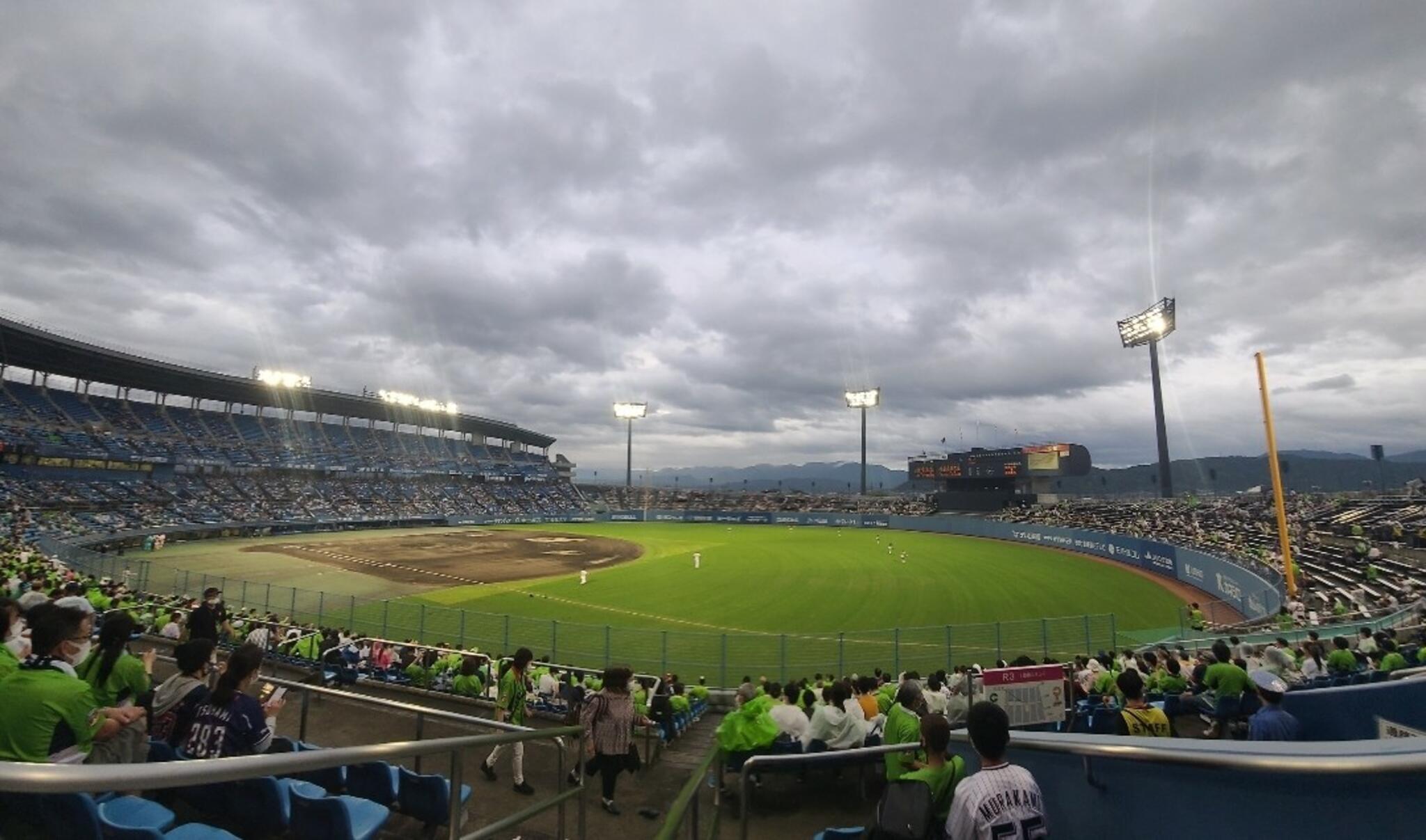 松山中央公園野球場の代表写真3