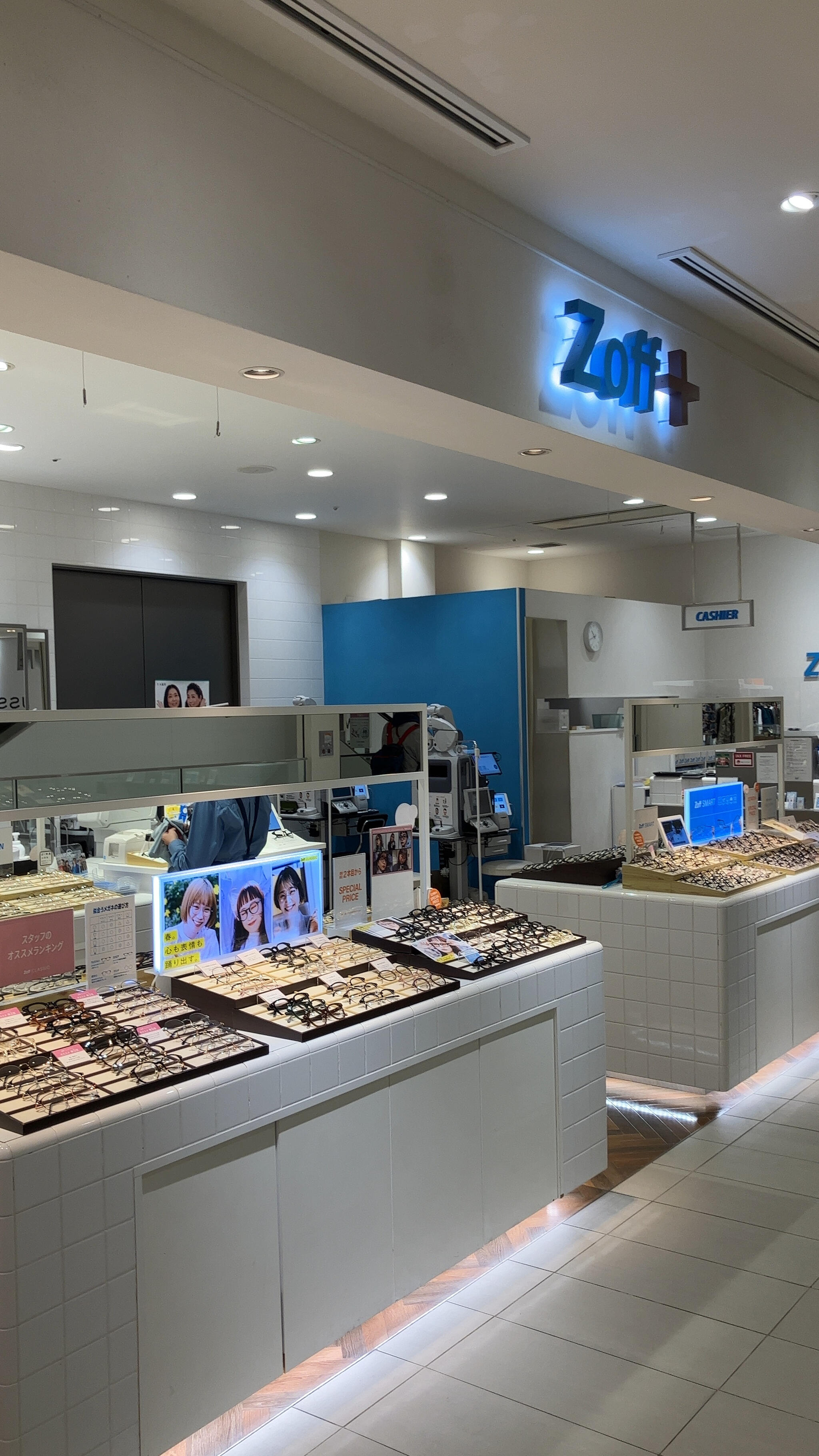 Zoff Plus ルクア店 - 大阪市北区梅田/メガネ店 | Yahoo!マップ