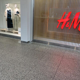 H&M ランドマークプラザ横浜店の写真4