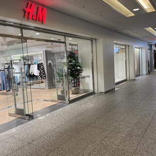 H&M ランドマークプラザ横浜店の写真3