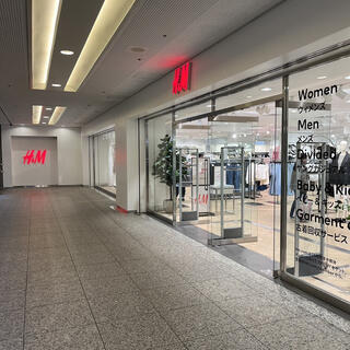 H&M ランドマークプラザ横浜店の写真1
