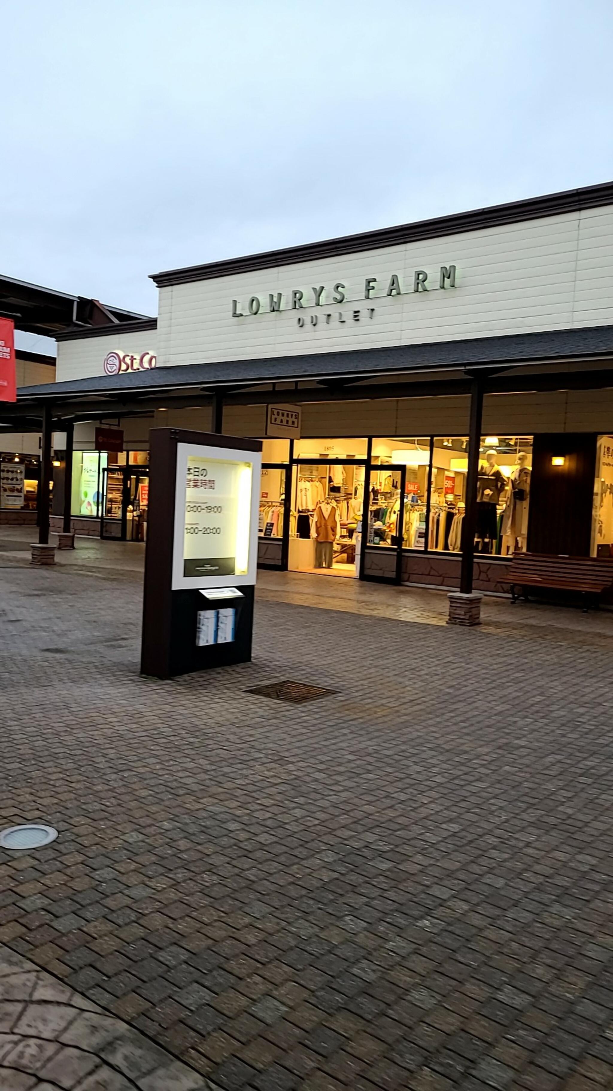 LOWRYS FARM OUTLET 土岐プレミアムアウトレット - 土岐市土岐ヶ丘/衣料品店 | Yahoo!マップ