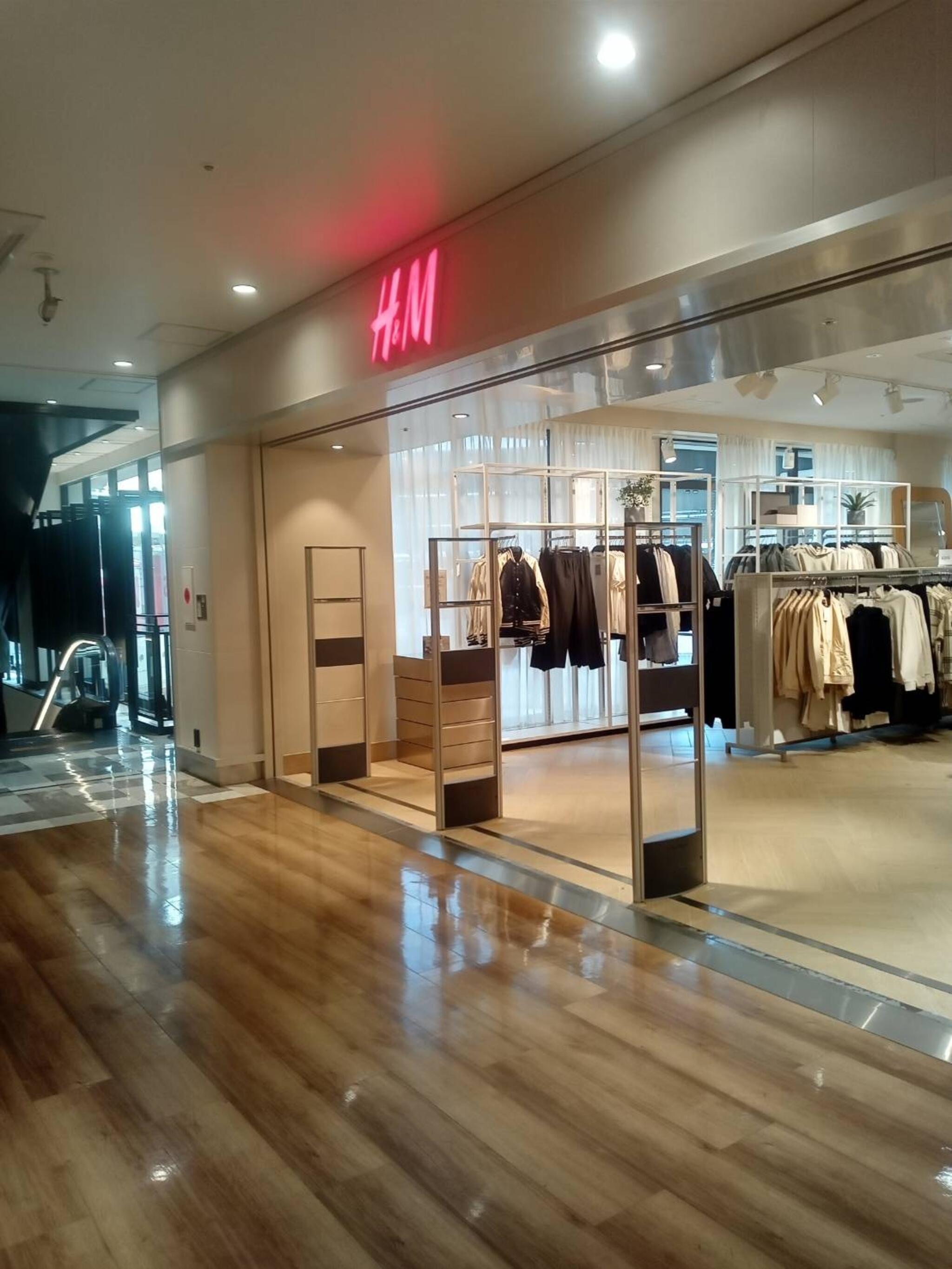 H&m corvin outlet plaza