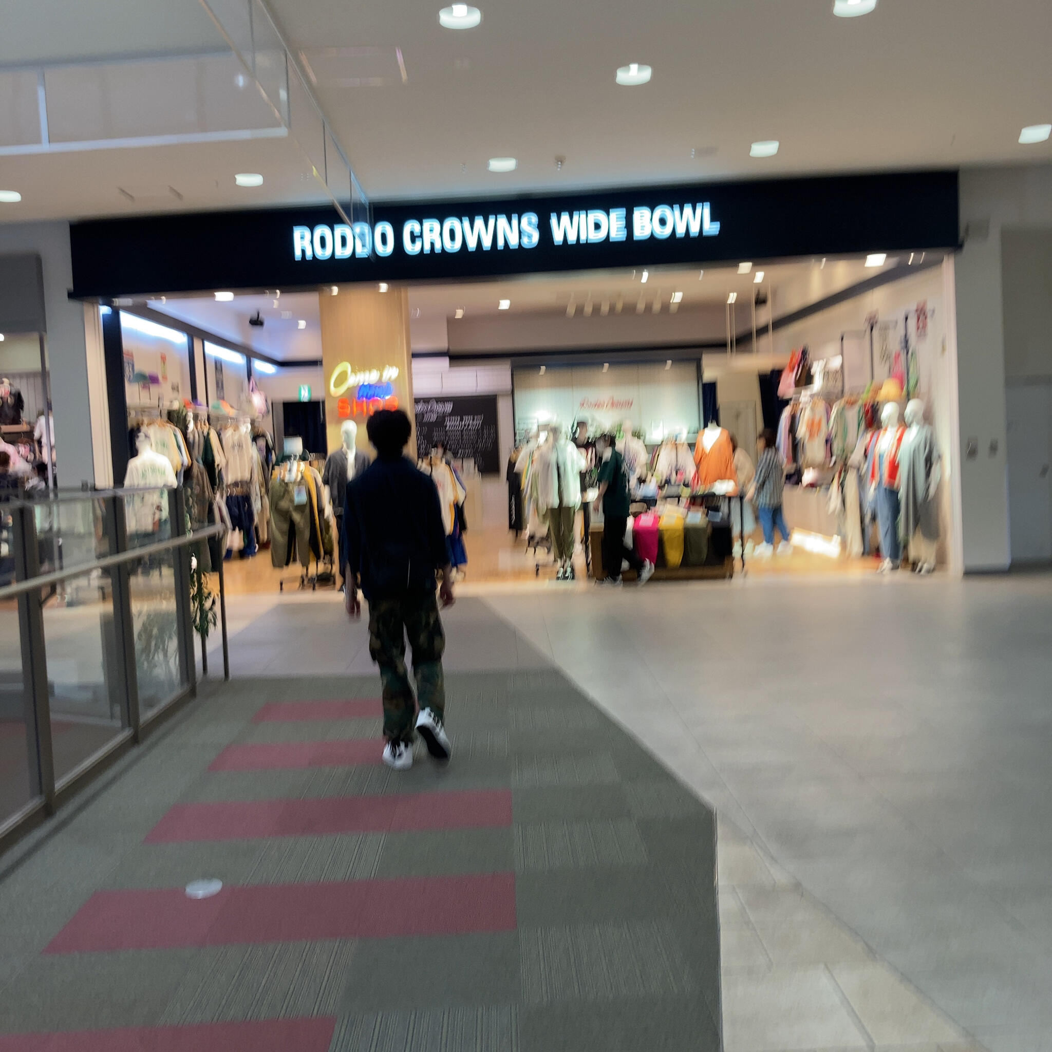 RODEO CROWNS WIDE BOWL イオンレイクタウンkaze店 - 越谷市レイク 