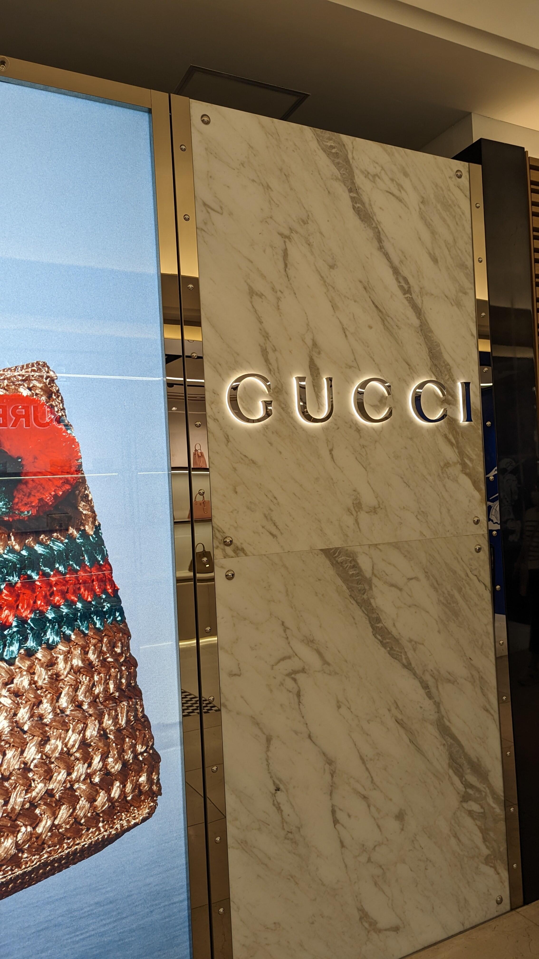 GUCCI 阪急うめだ本店 グッチレザーグッズショップ - 大阪市北区角田町/ハイブランド | Yahoo!マップ