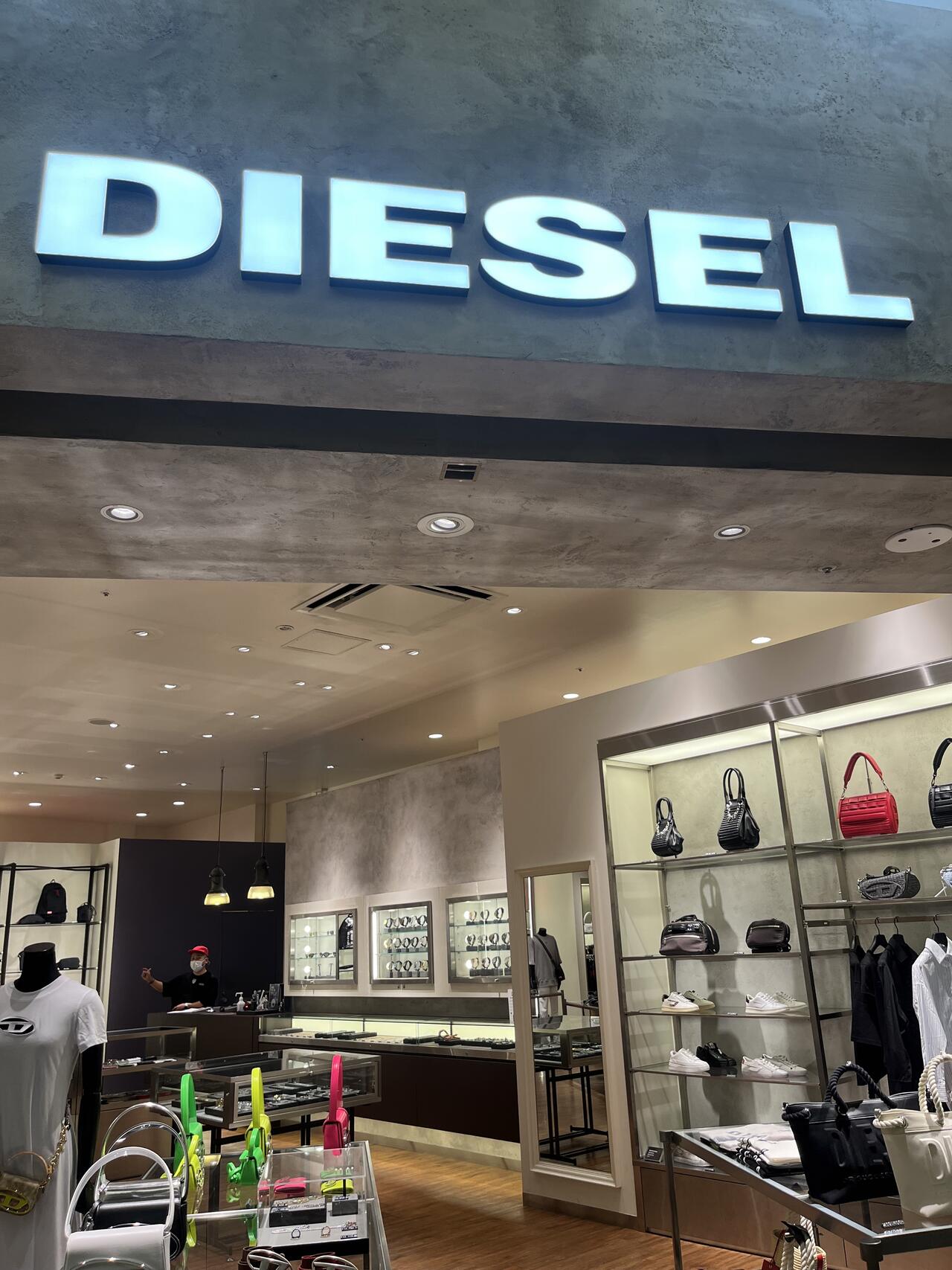 クチコミ : DIESEL ACC STORE 阪急西宮ガーデンズ - 西宮市高松町/衣料品店 | Yahoo!マップ