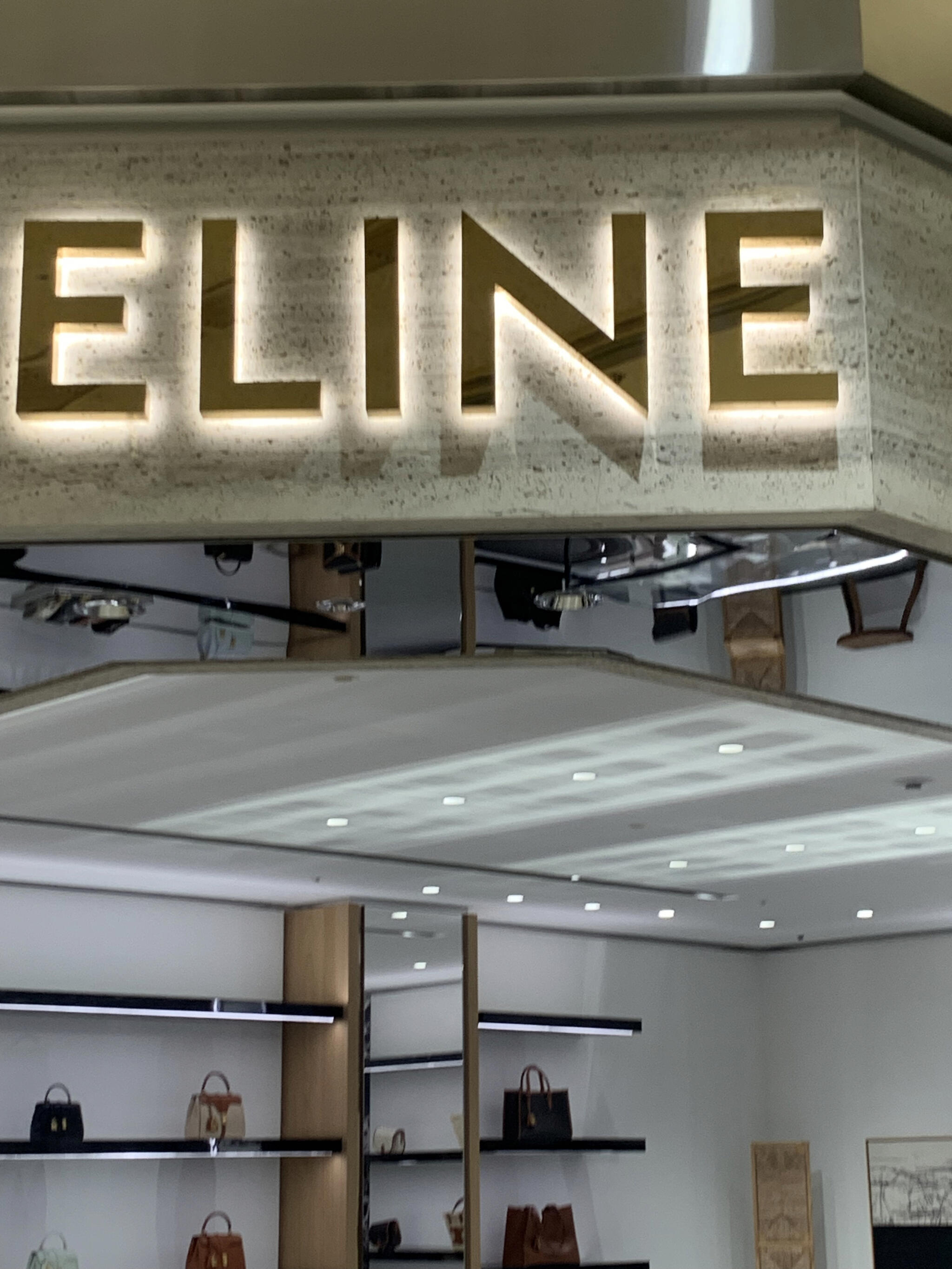 クチコミ : CELINE 京都伊勢丹 - 京都市下京区東塩小路町/ハイブランド | Yahoo!マップ