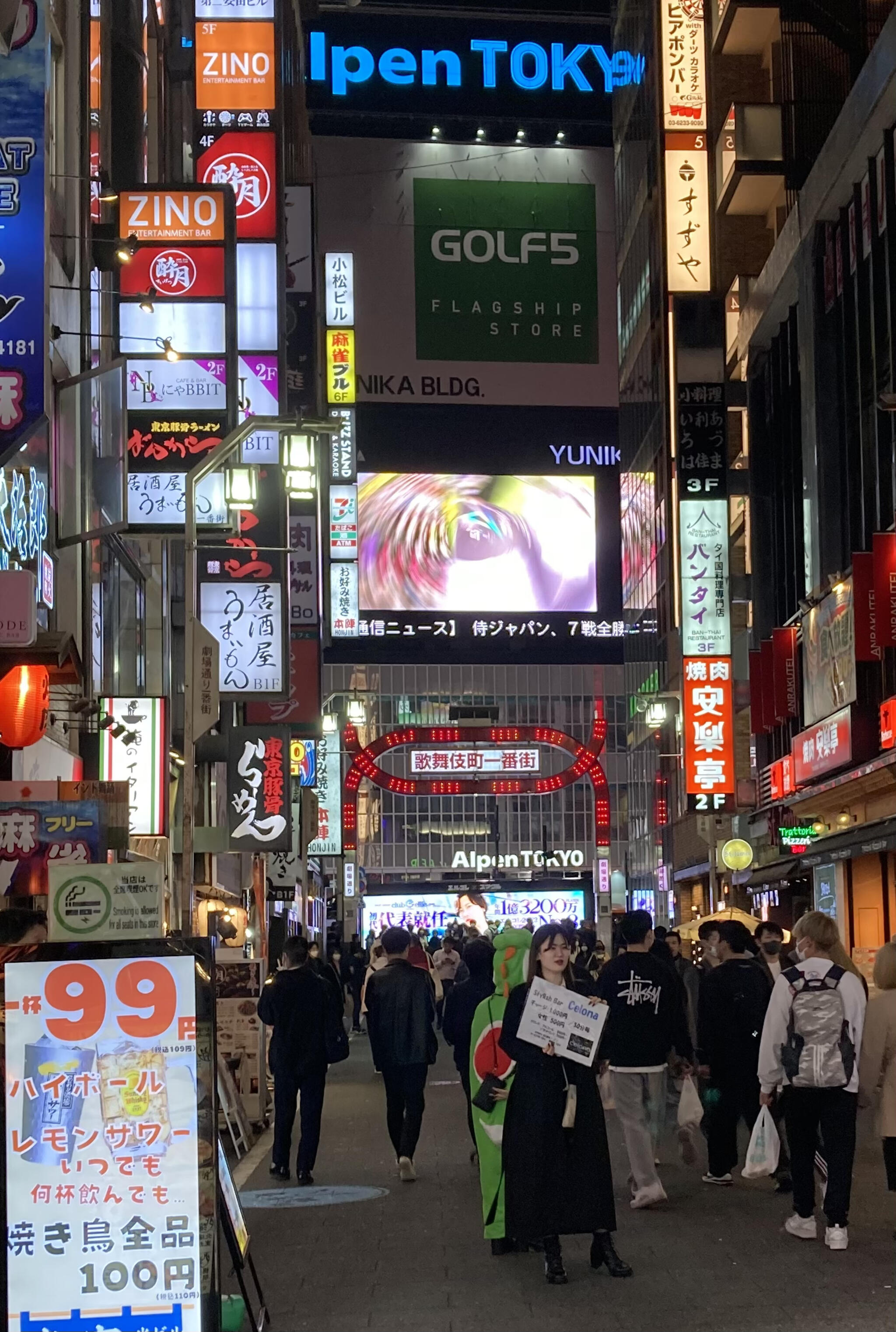 歌舞伎町一番街の代表写真5