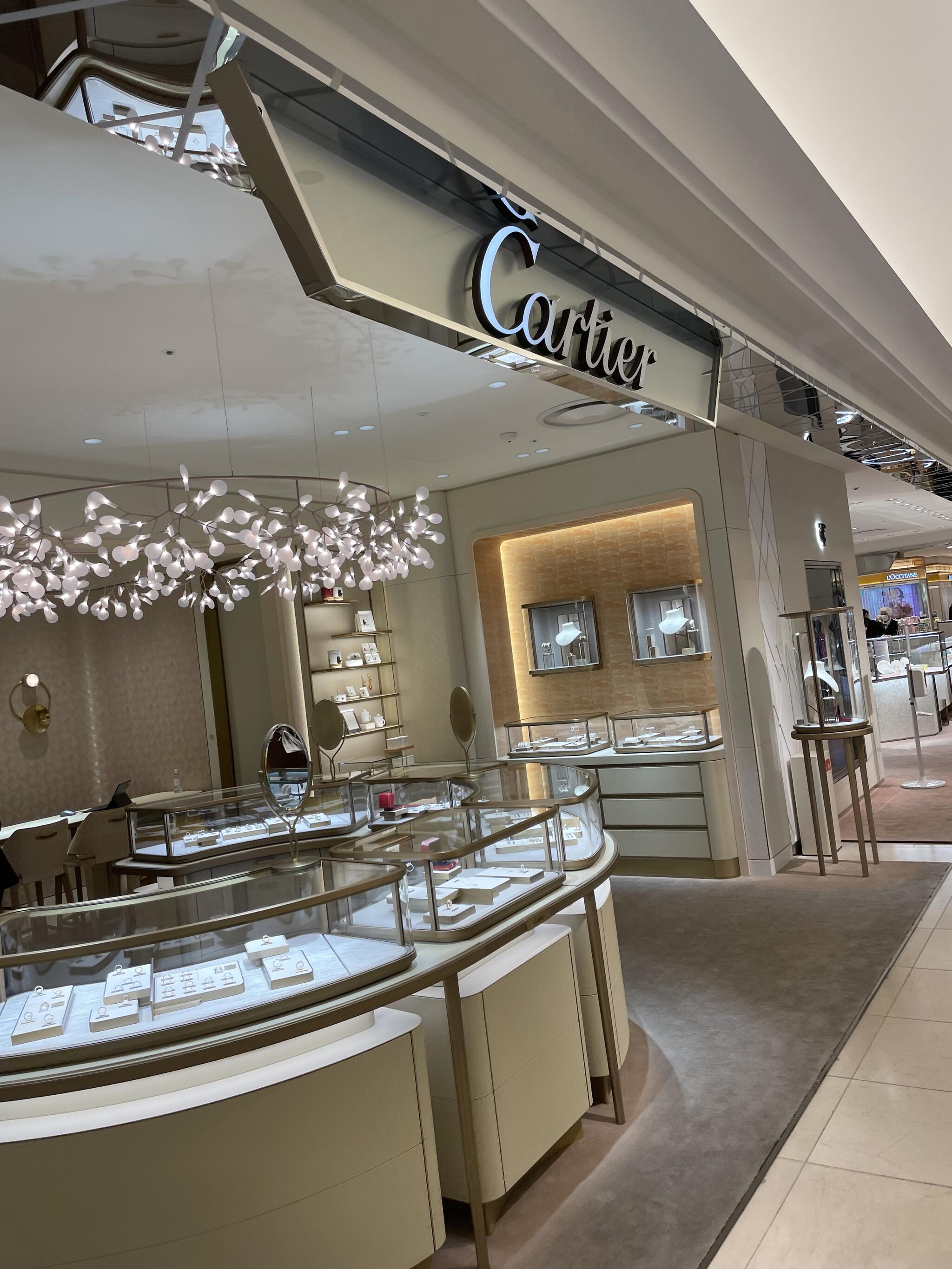 クチコミ : Cartier ブティック阪急うめだ本店 - 大阪市北区角田町/ハイブランド | Yahoo!マップ