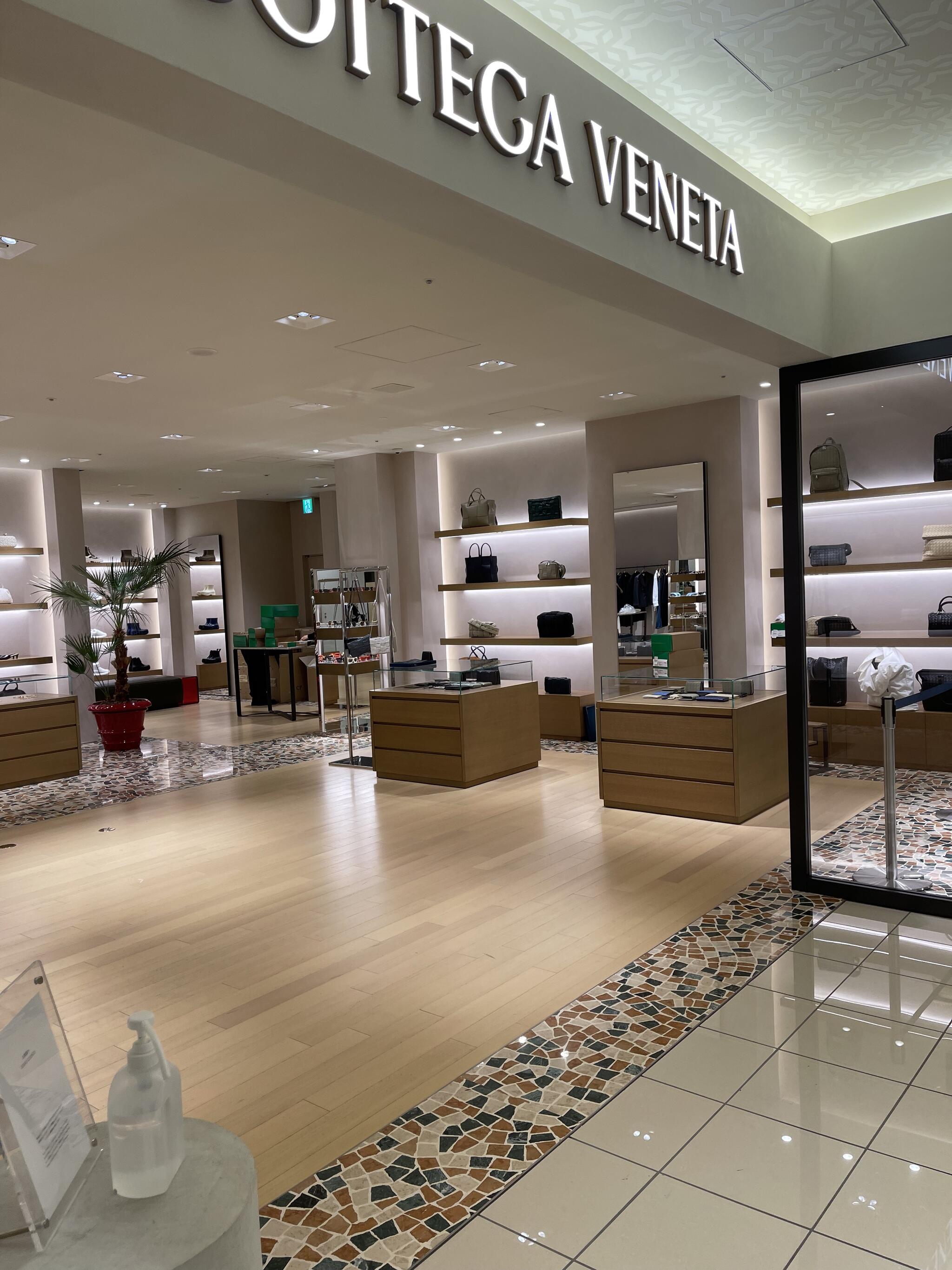 Bottega veneta outlet paragon