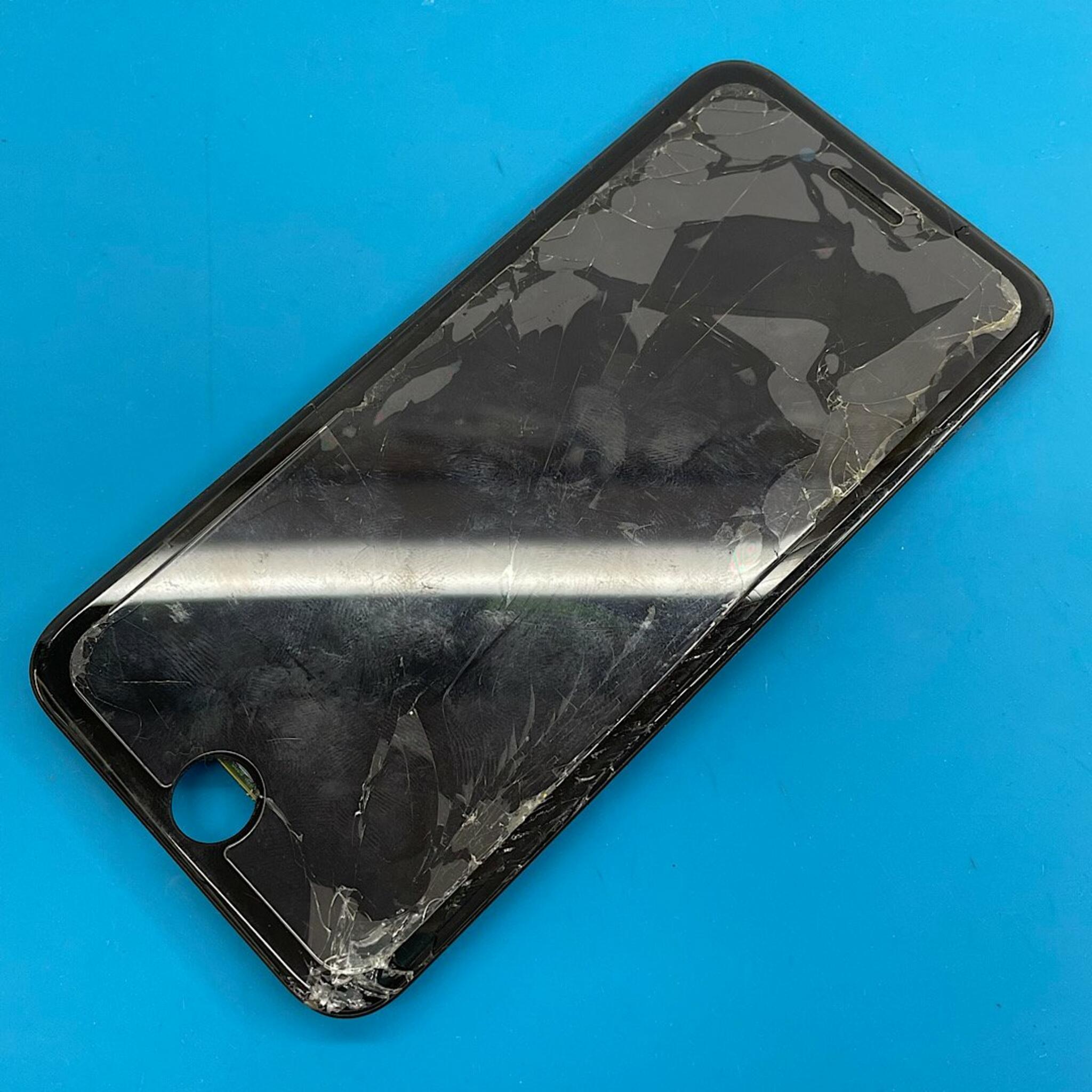 iPhone修理SHOP ままともプラザ町田店からのお知らせ(iPhone8 液晶交換)に関する写真