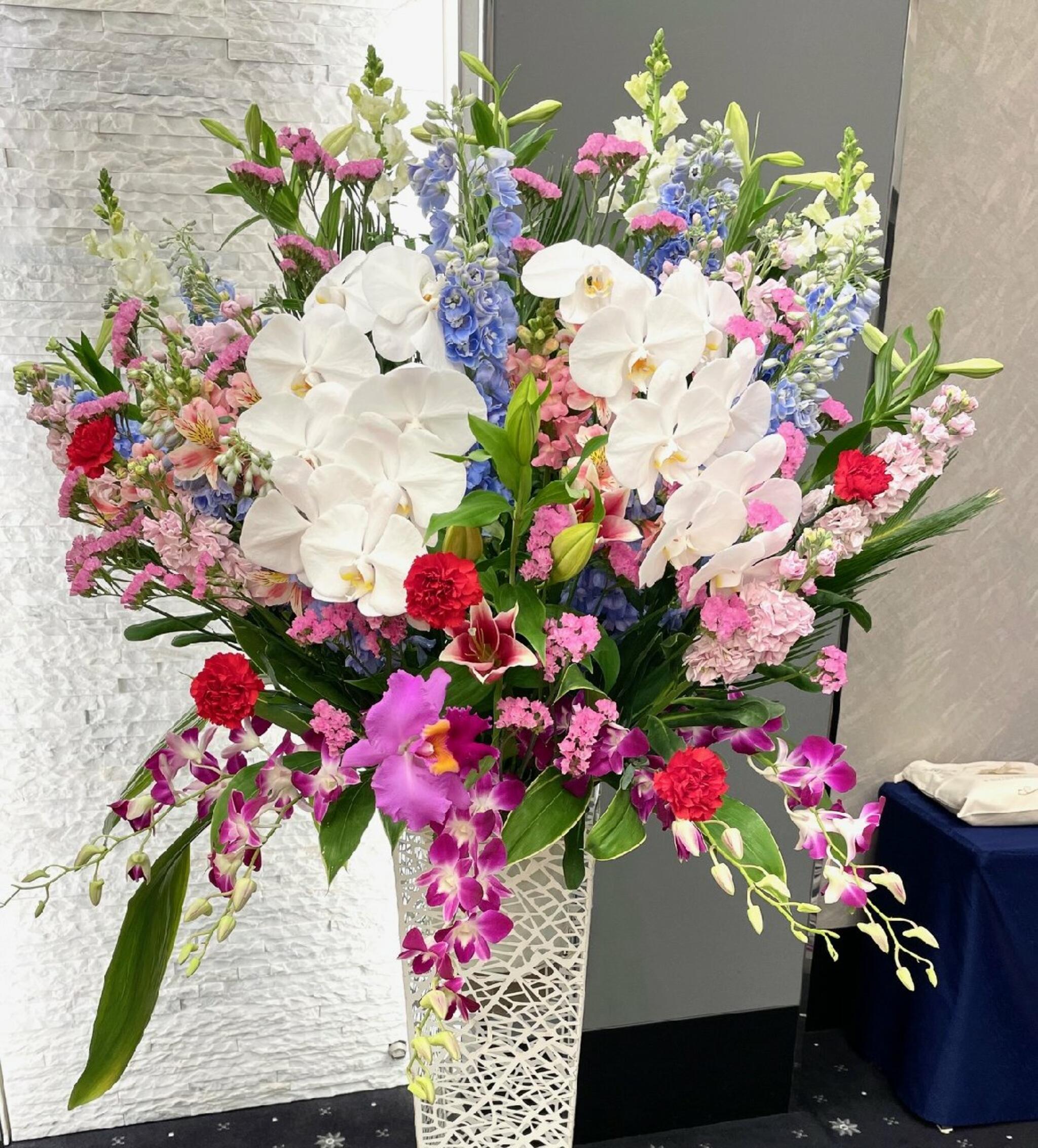 花処　彩季舎からのお知らせ(豪華なスタンド花)に関する写真