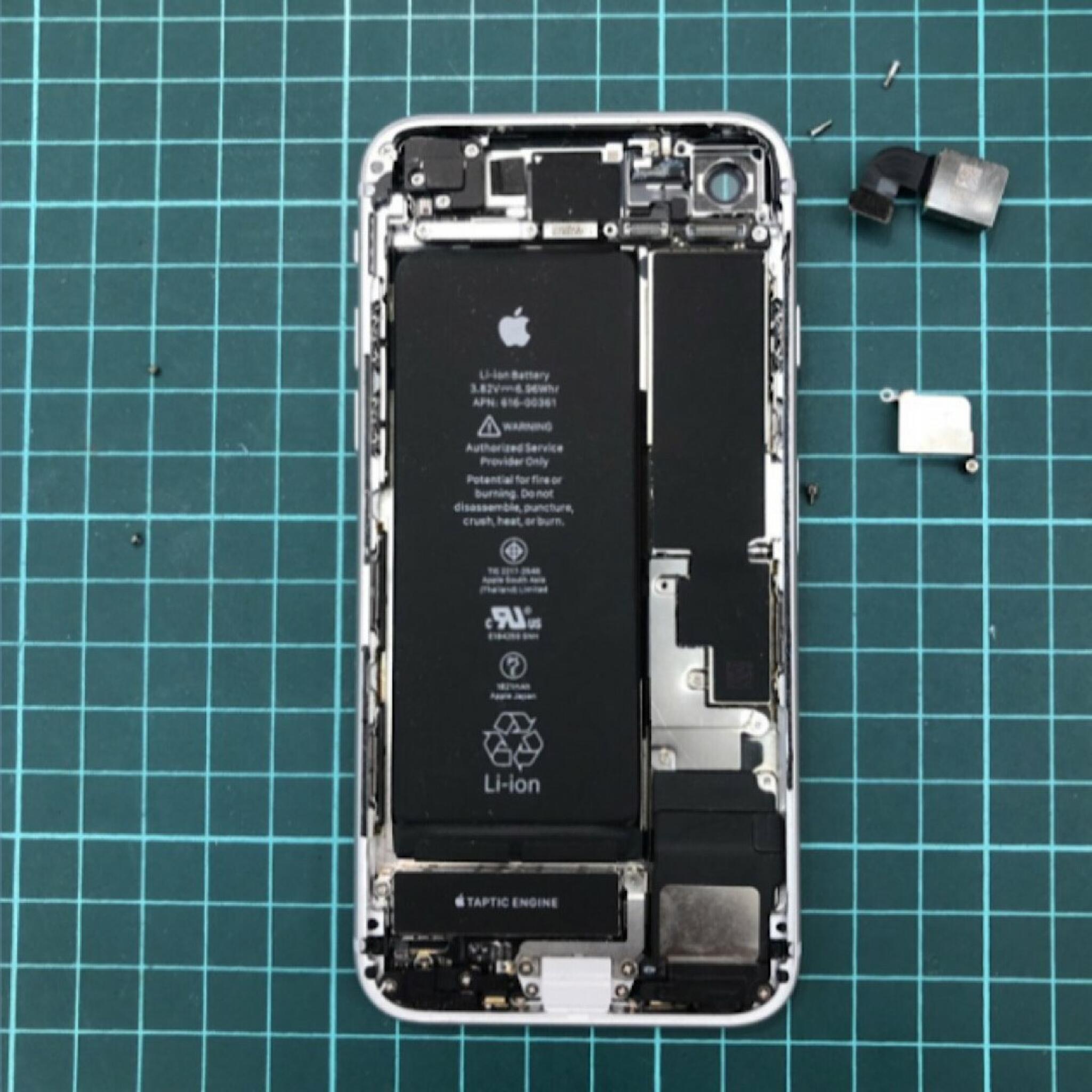 iPhone修理SHOP ままともプラザ町田店からのお知らせ(iPhone８アウトカメラ　修理)に関する写真