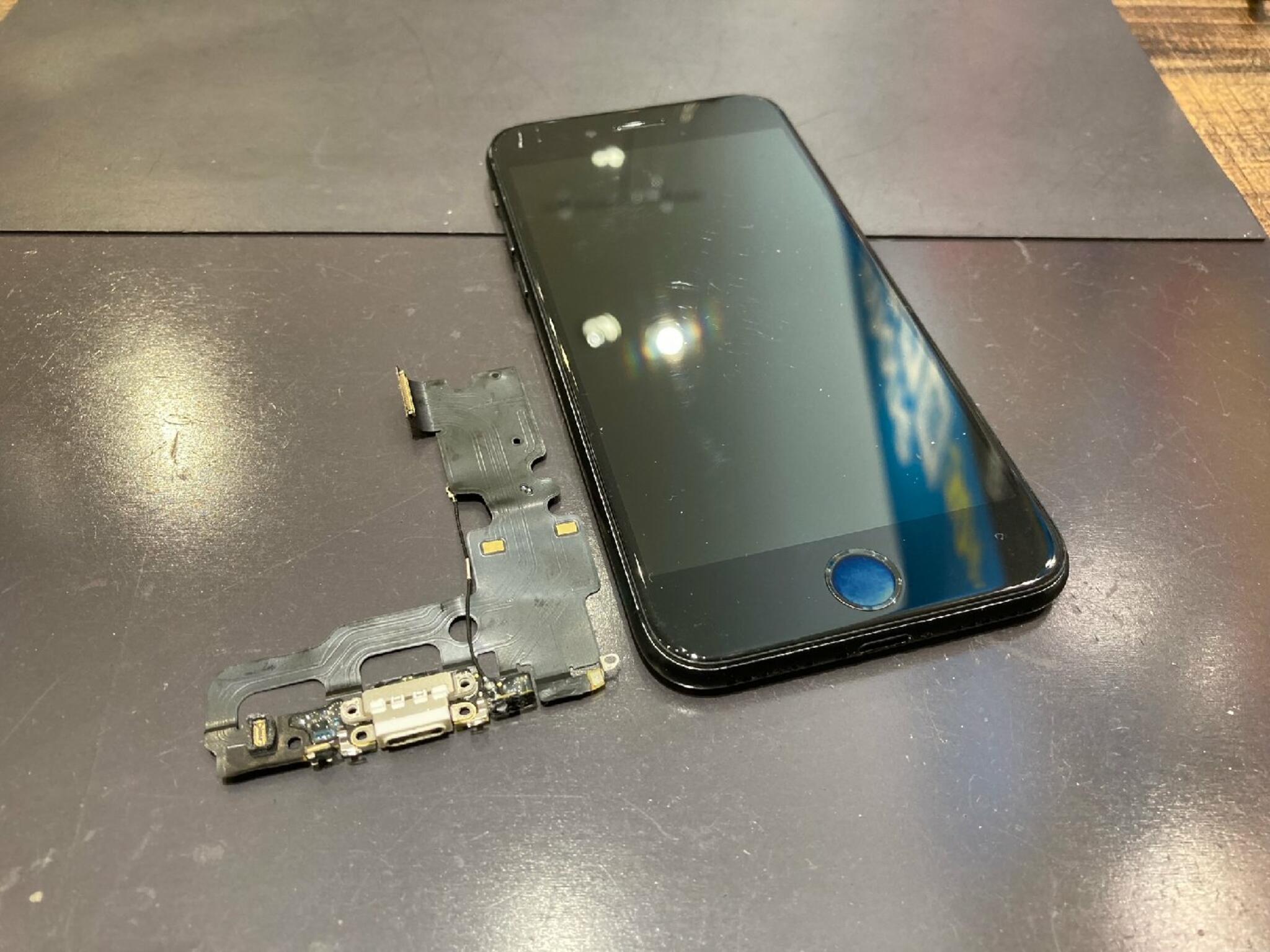 iPhone・iPad・Switch修理店 スマートクール イオンモール広島祇園店からのお知らせ(iPhone7 充電不良でコネクタの修理をしました！！)に関する写真