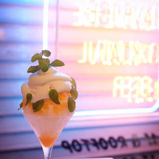夜かき氷のデザートカフェ-ドランカーズ-で提供しているマンゴーモヒート (価格 : 1,680円)